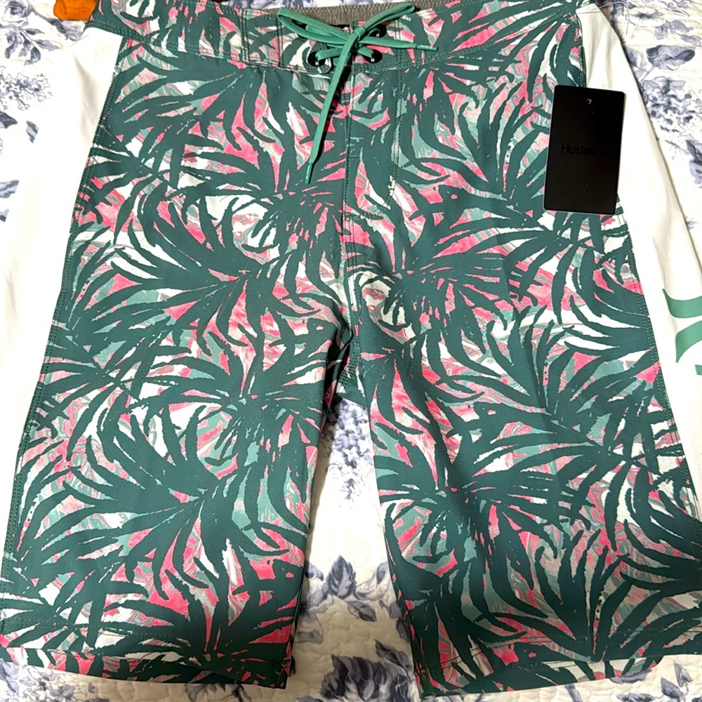 Hurley NWT Board shorts size 28
